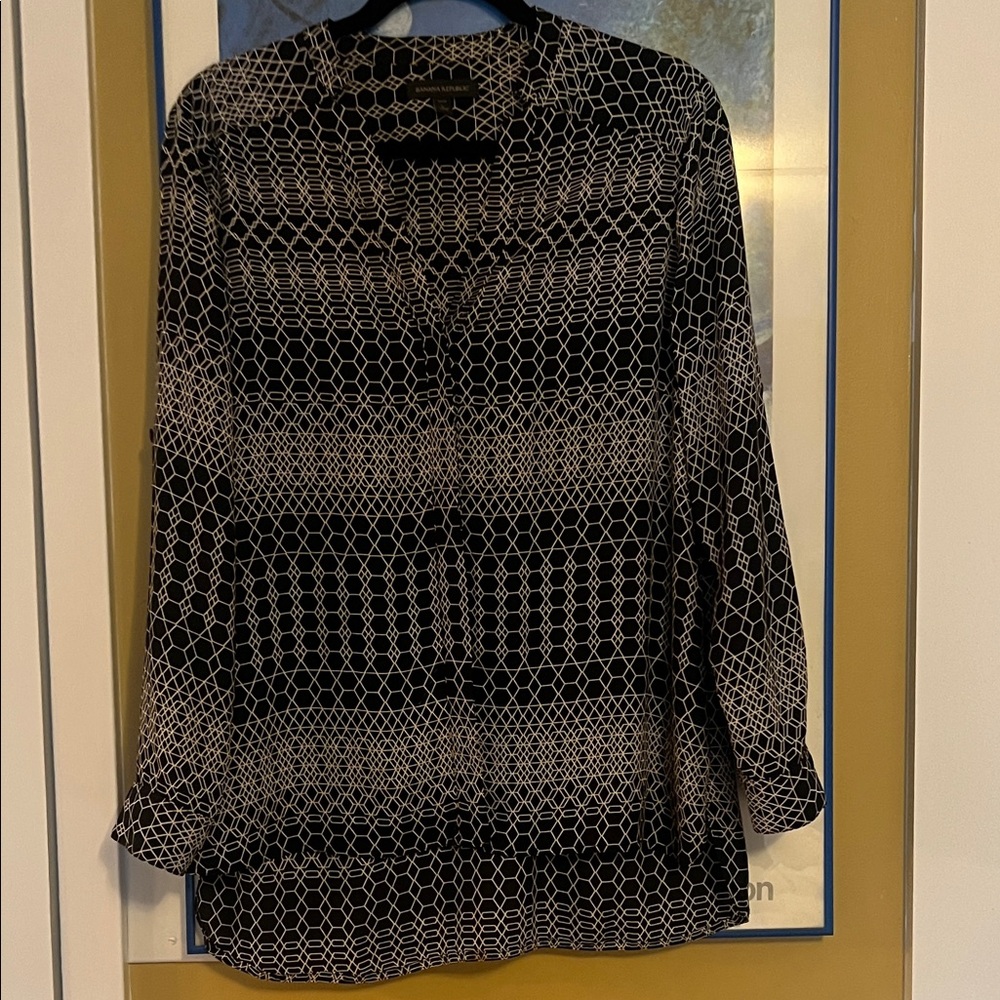 Banana Republic black and white blouse  sz L